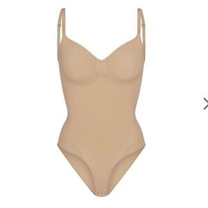 SKIMS BODYSUITS SEAMLESS SCULPT BRIEF BODYSUIT BEIGE CLAY SMALL